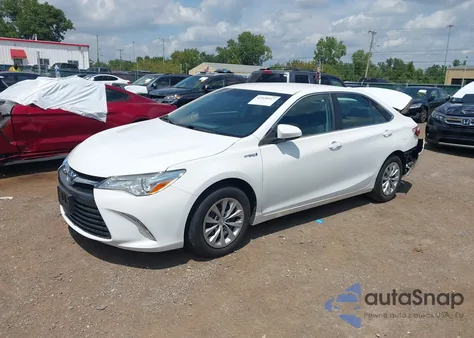 2016 Toyota Camry Hybrid Le z USA, uszkodzony, nr VIN 4T1BD1FK3GU186398